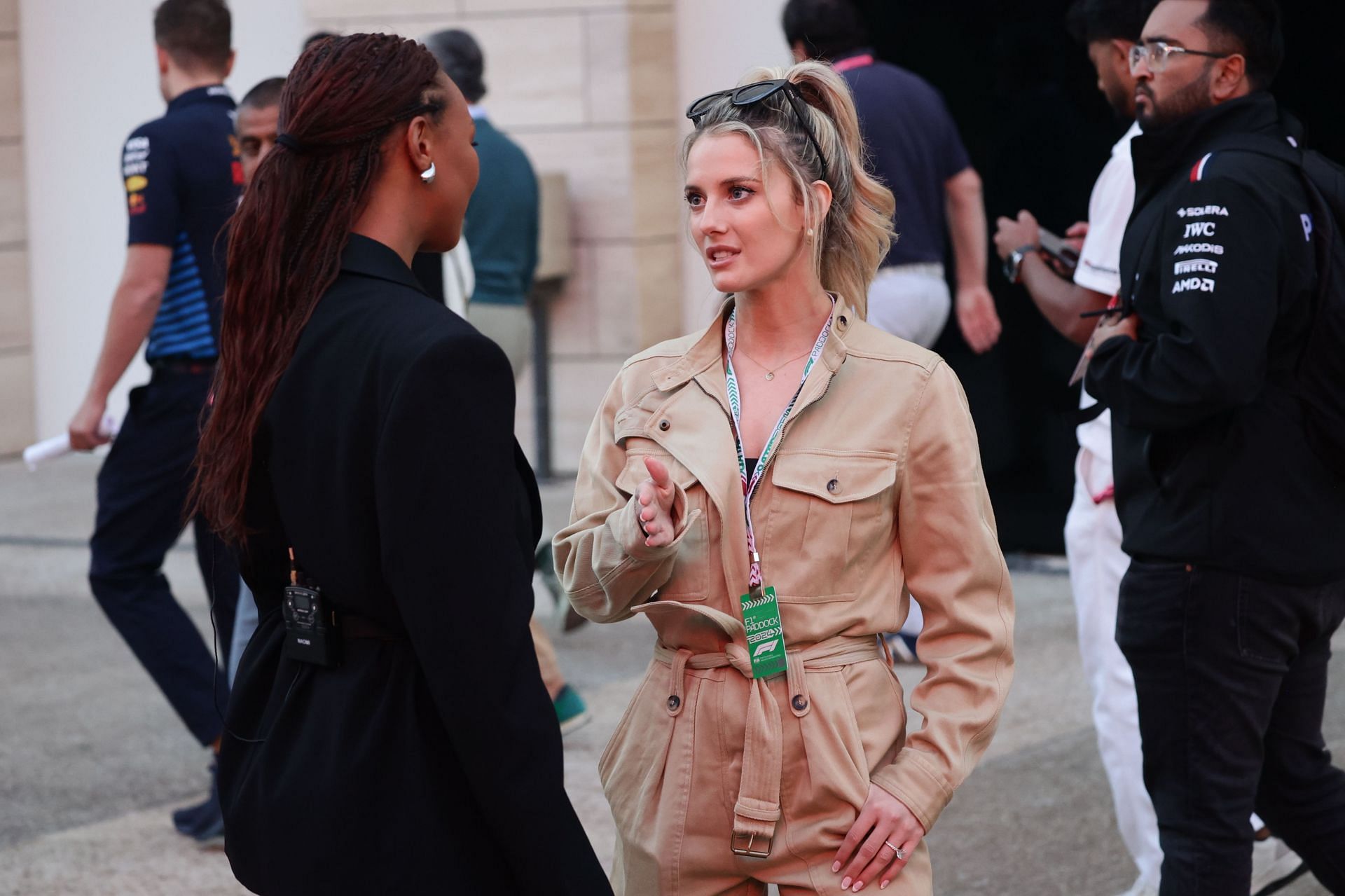 Lindsay Brewer with F1 presenter Naomi Schiff at the F1 Grand Prix Of Qatar 2024 - Source: Getty